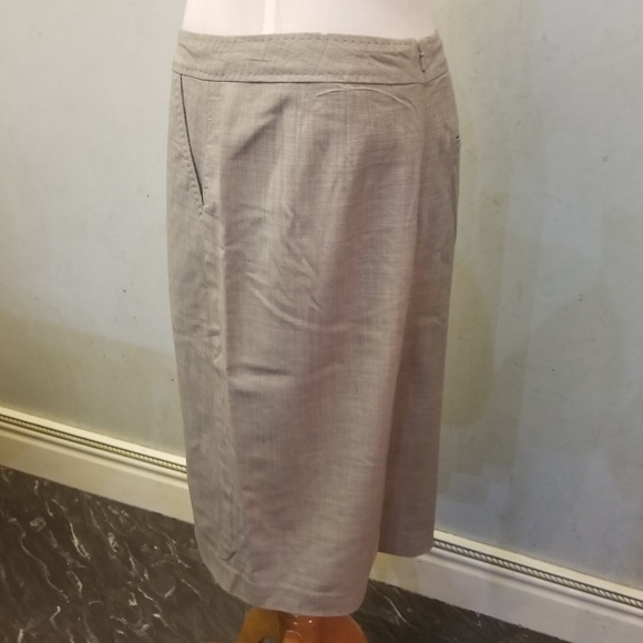 Banana Republic wool pencil skirt (P6) - Picture 4 of 7